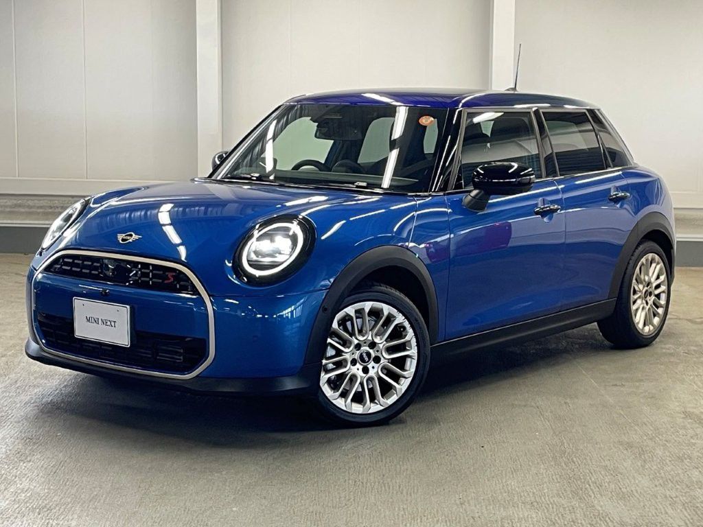 THE NEW MINI COOPER (5 DOOR) S