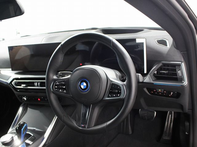 G26 i4 eDrive40 RHD