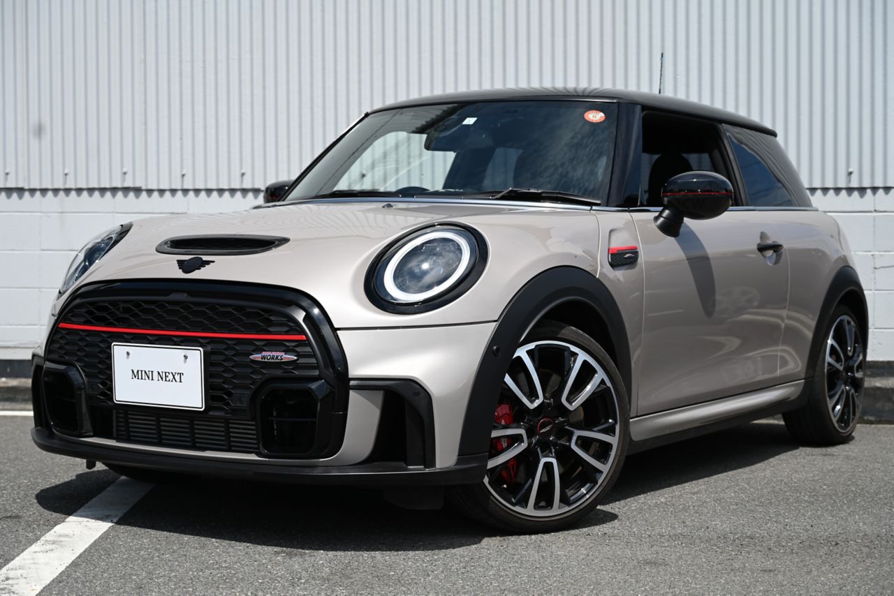 THE MINI JOHN COOPER WORKS.