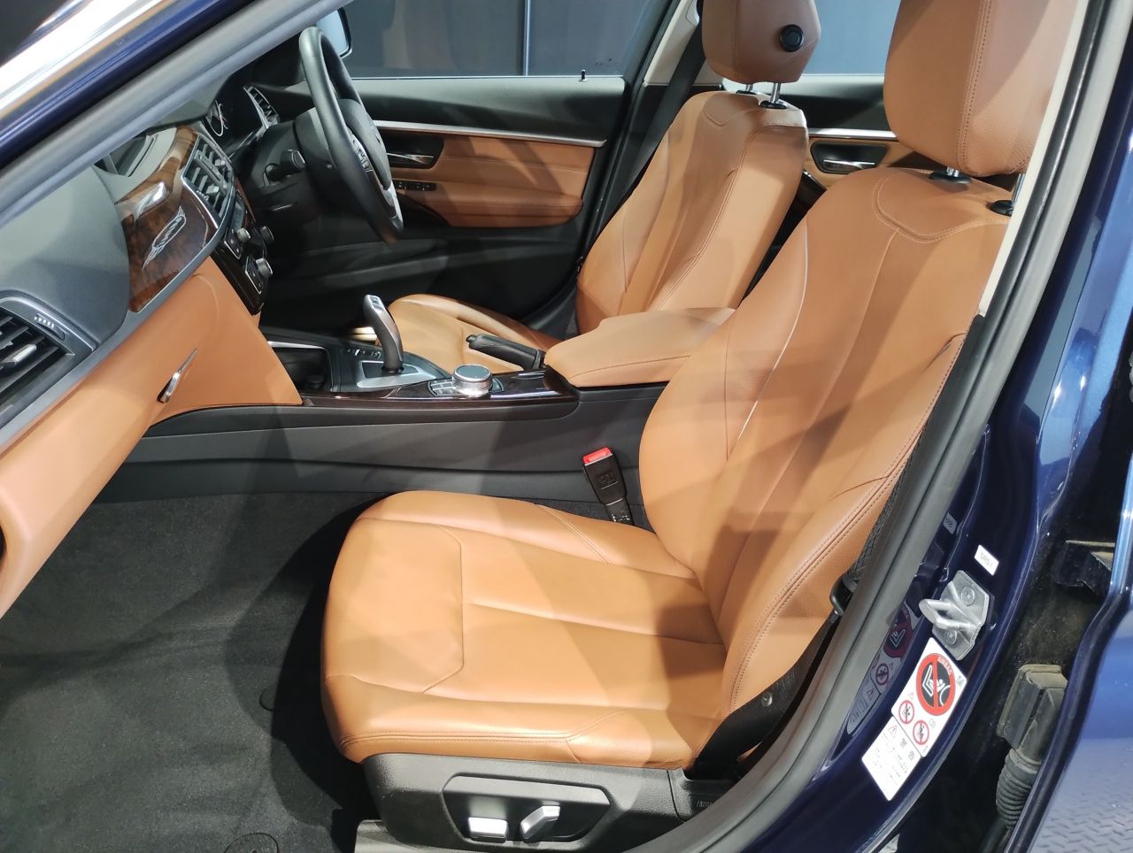320D SEDAN RHD