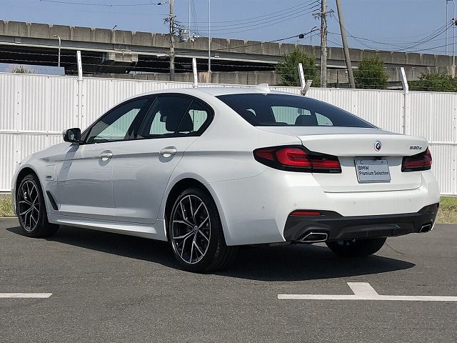 530e Sedan RHD
