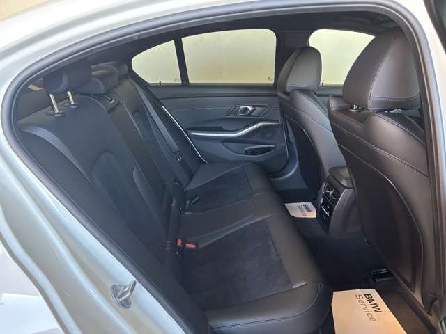320d xDrive Berline RHD
