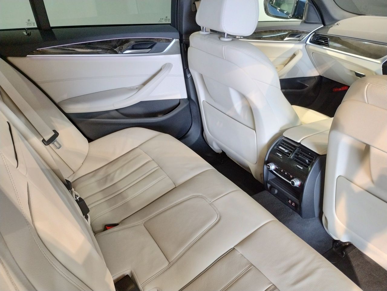 520d xDrive Sedan RHD