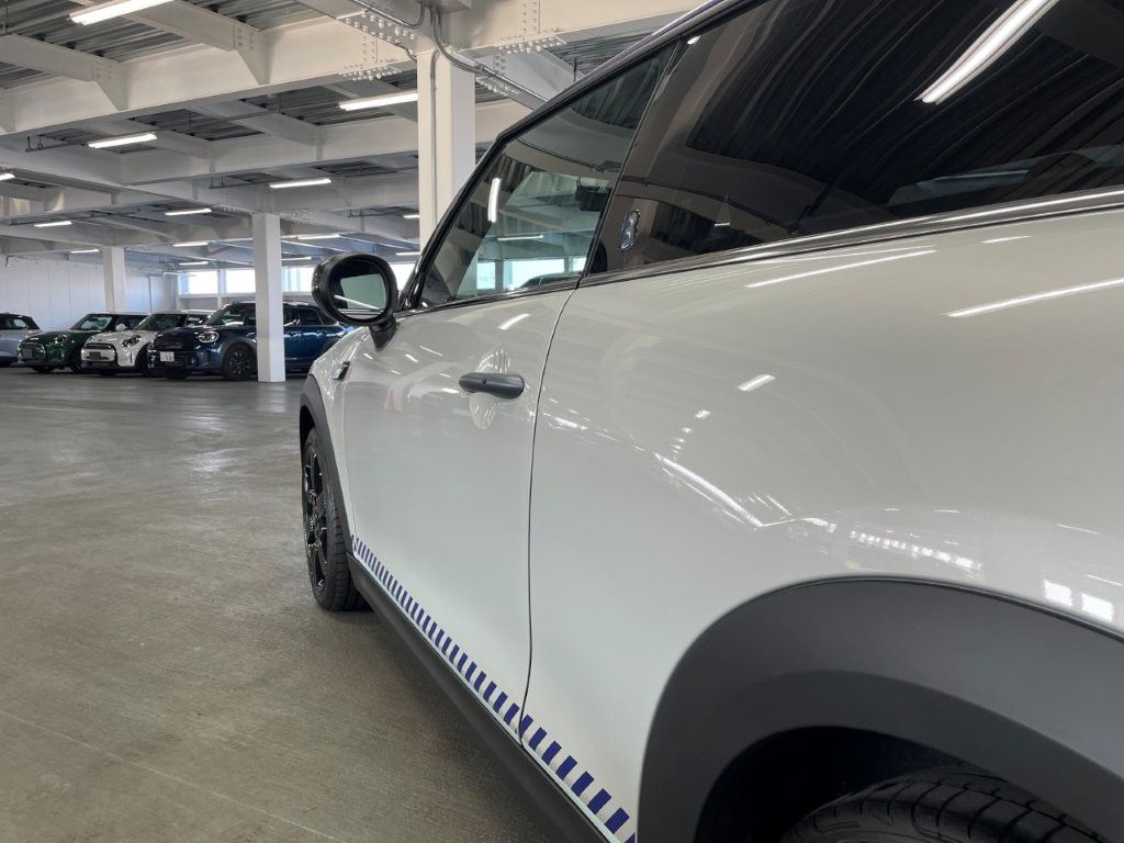 MINI Cooper F56 RHD