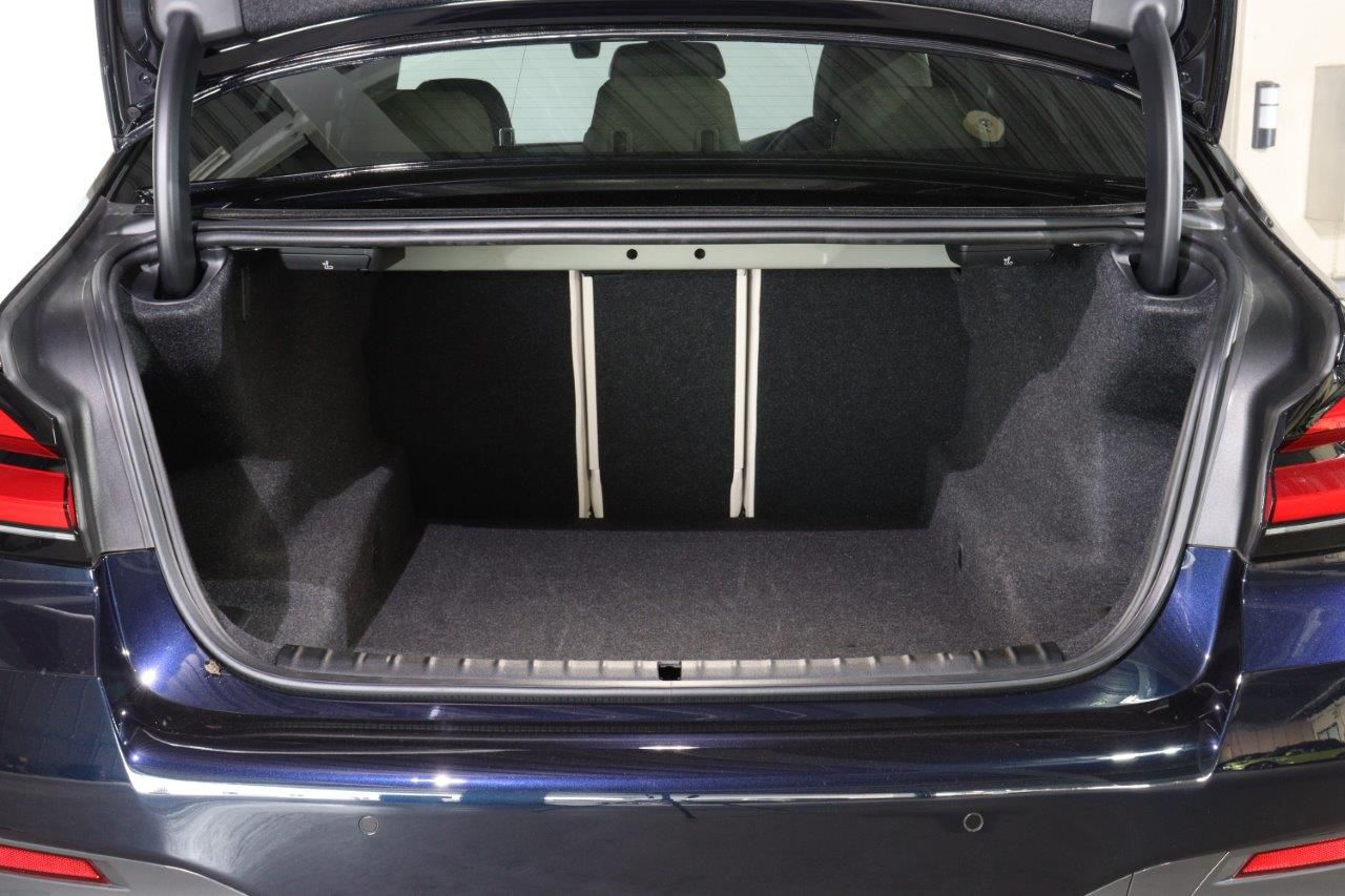 520d xDrive Sedan RHD