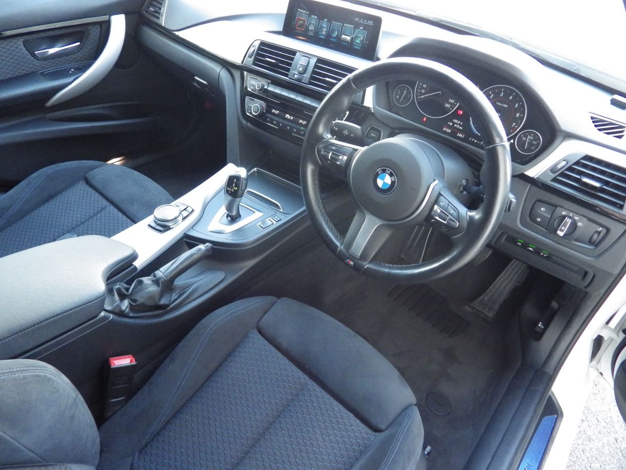 318I SEDAN RHD