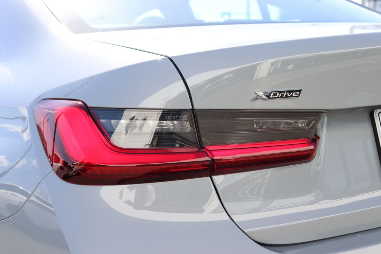 320d xDrive Berline RHD