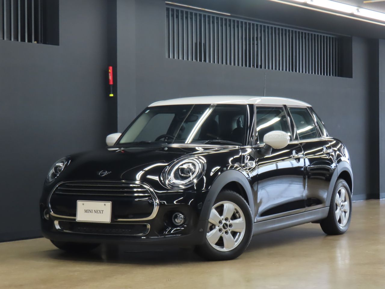 MINI COOPER 5 DOOR.