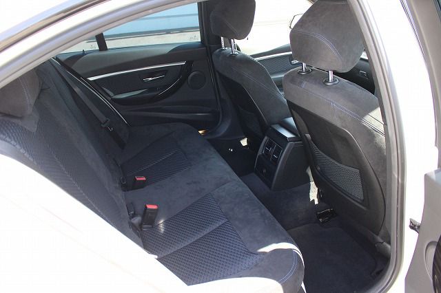 320I SEDAN RHD