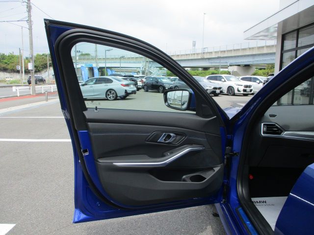 320d xDrive Berline RHD