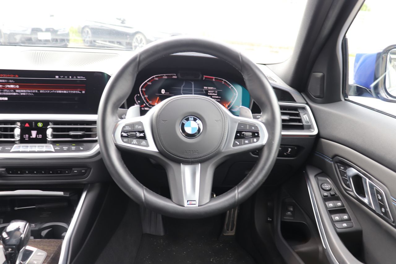 320i Sedan RHD