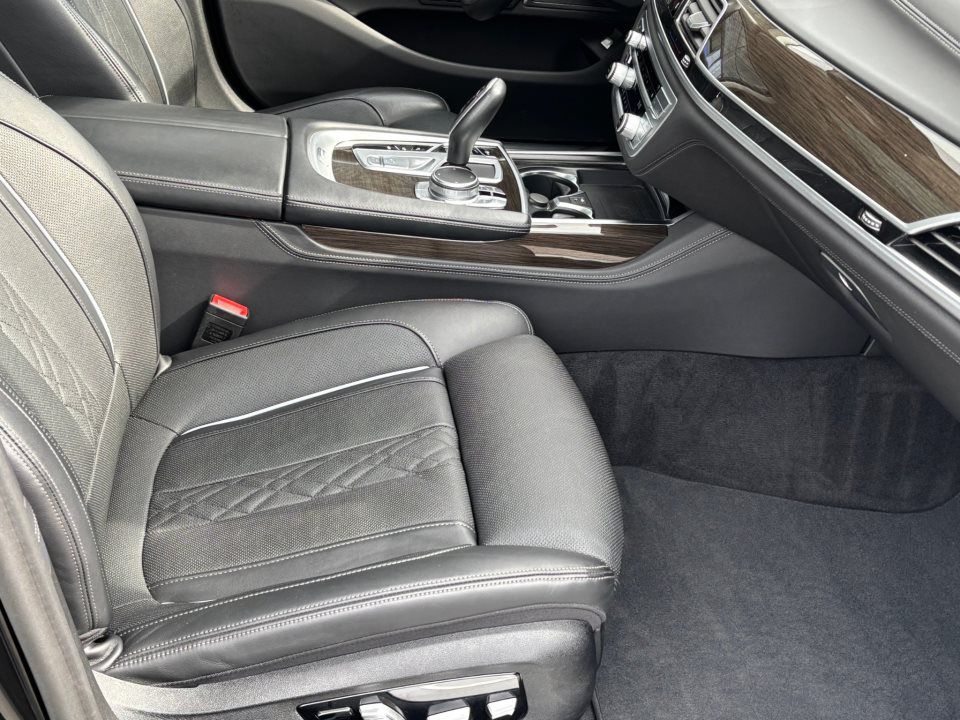 BMW 740