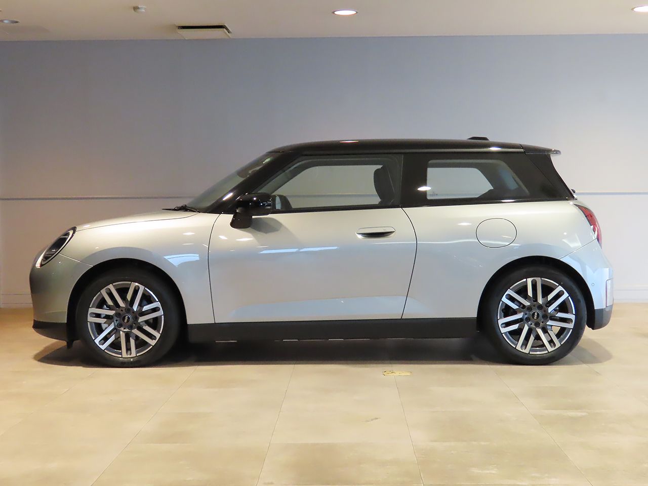 J01 MINI Cooper SE