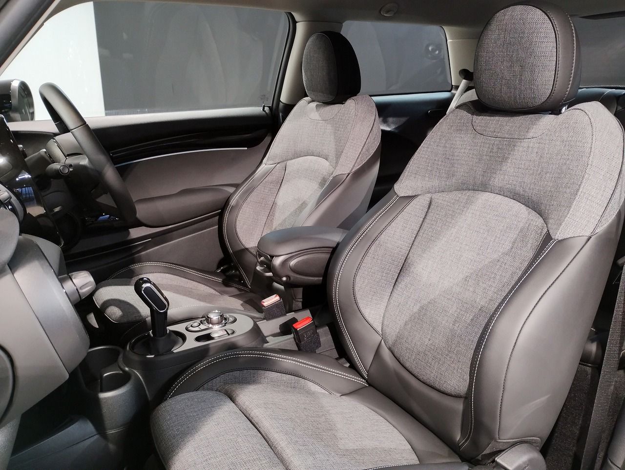MINI Cooper F56 RHD