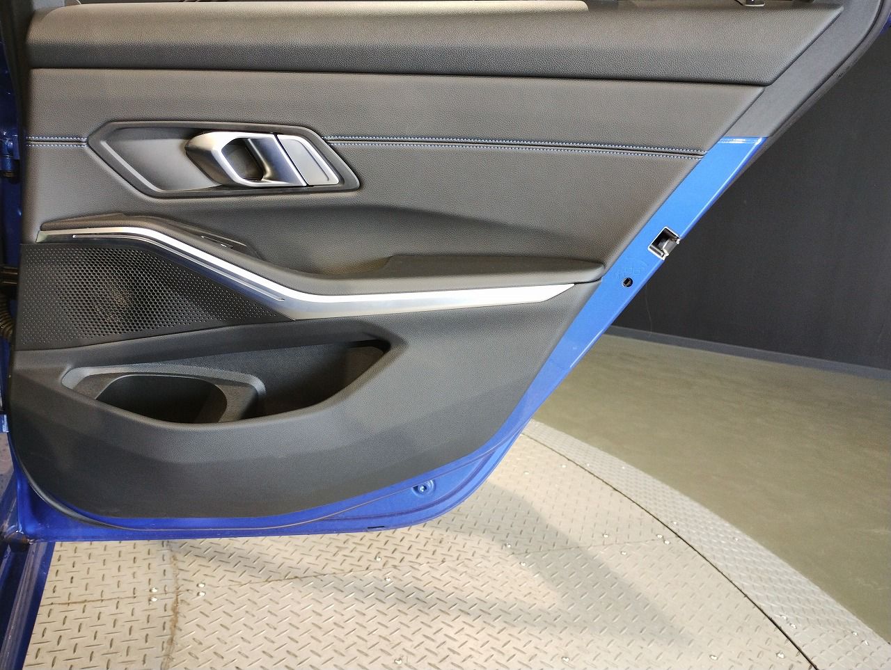 G21 320i RHD