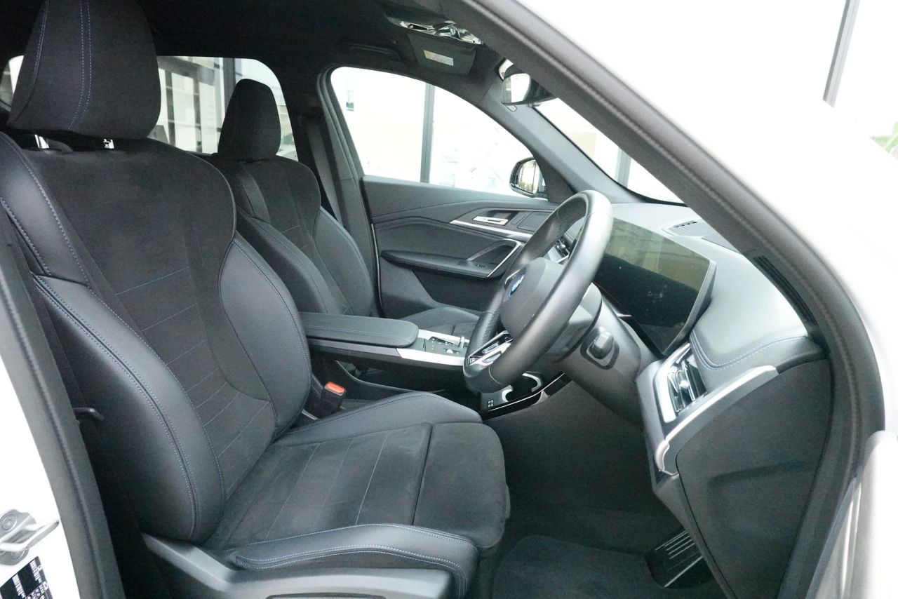 U11 iX1 xDrive30
