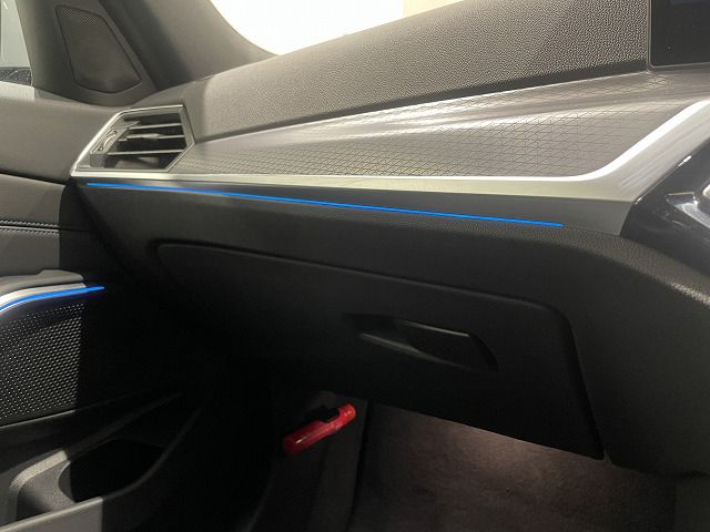 320d xDrive Berline RHD