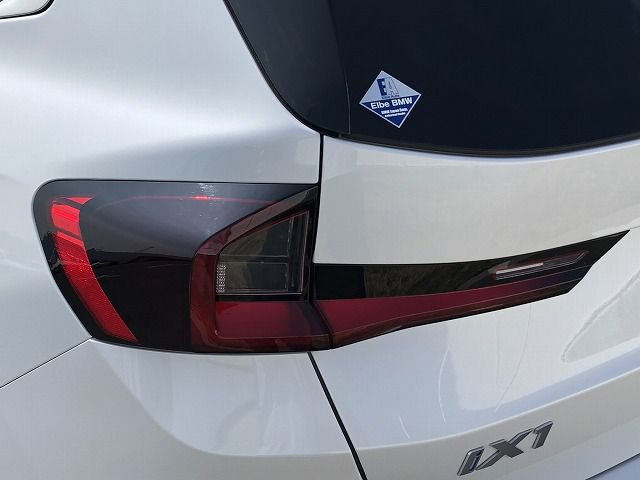 U11 iX1 xDrive30
