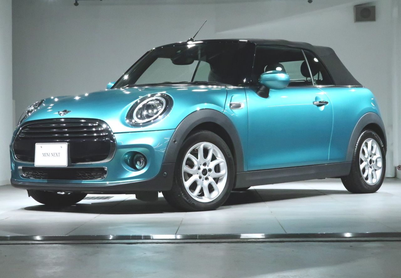 MINI COOPER CONVERTIBLE.