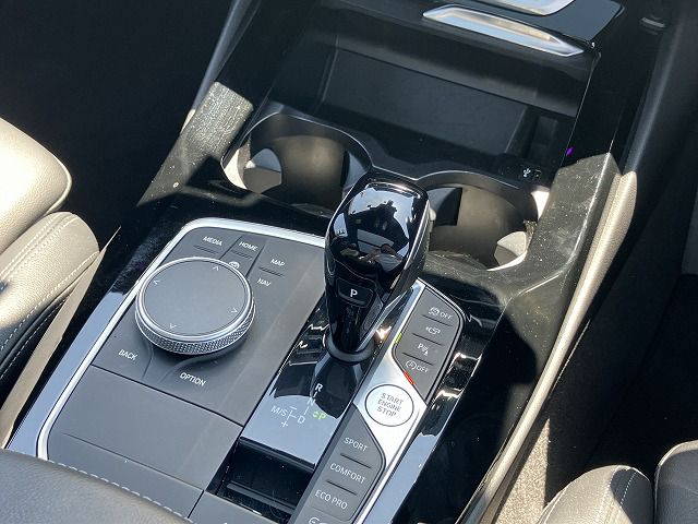 G01 X3 M40i RHD LCI ZA