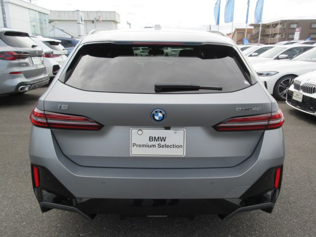 BMW i5 eDrive40 M Sport RHD