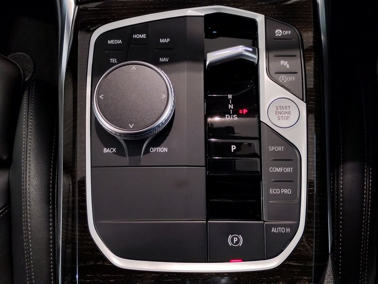 320d xDrive Berline RHD