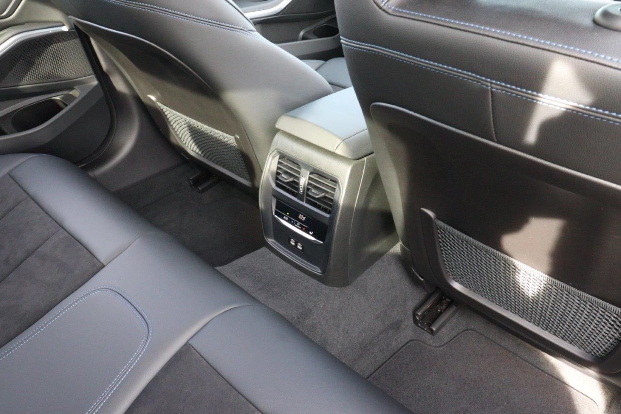 320d xDrive Berline RHD