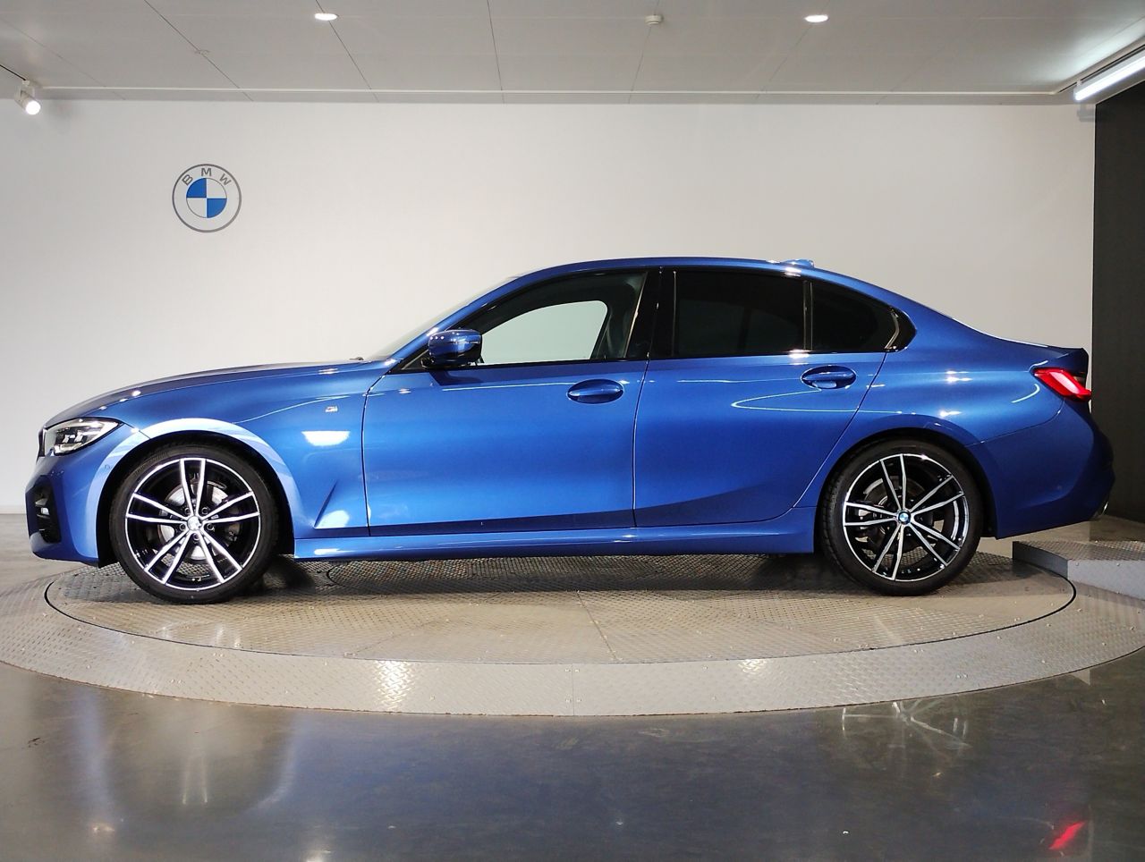 320i Sedan RHD