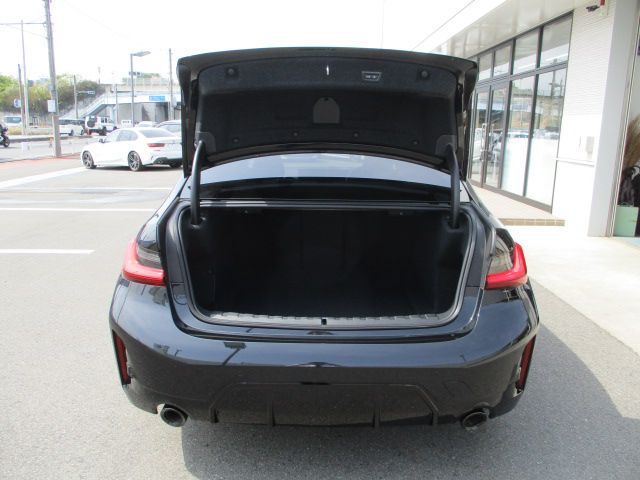 320d xDrive Berline RHD