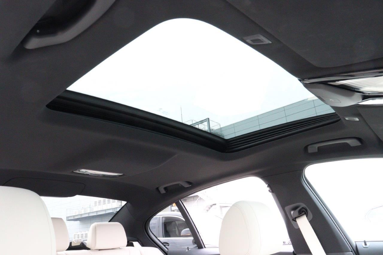 520d xDrive Sedan RHD