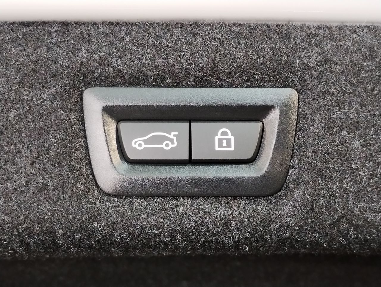 520d xDrive Sedan RHD