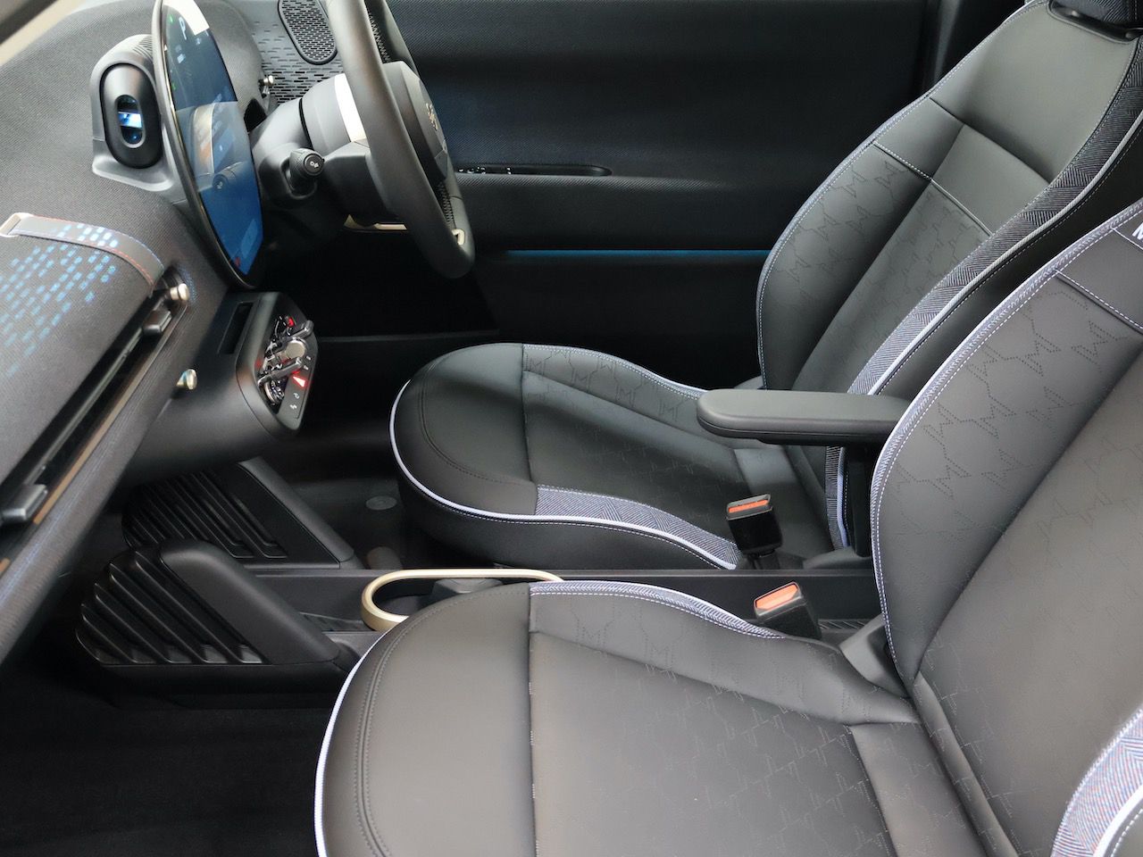 J01 MINI Cooper E