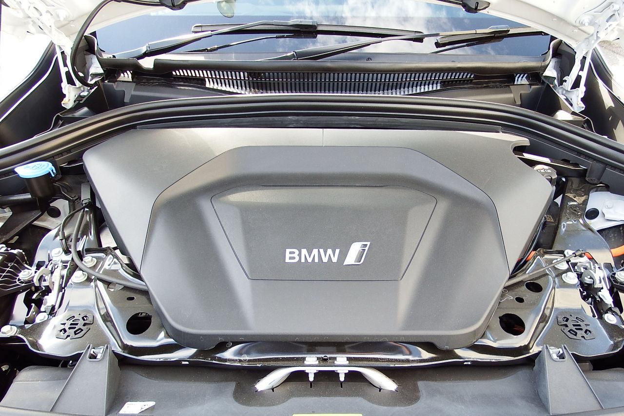 U11 iX1 xDrive30