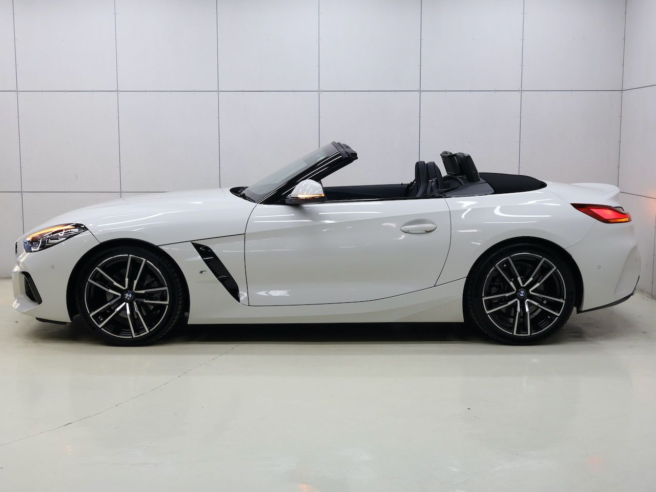 G29 z4 sDrive20i RHD