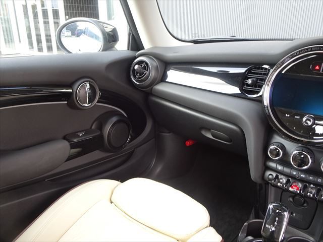 MINI Cooper F56 RHD