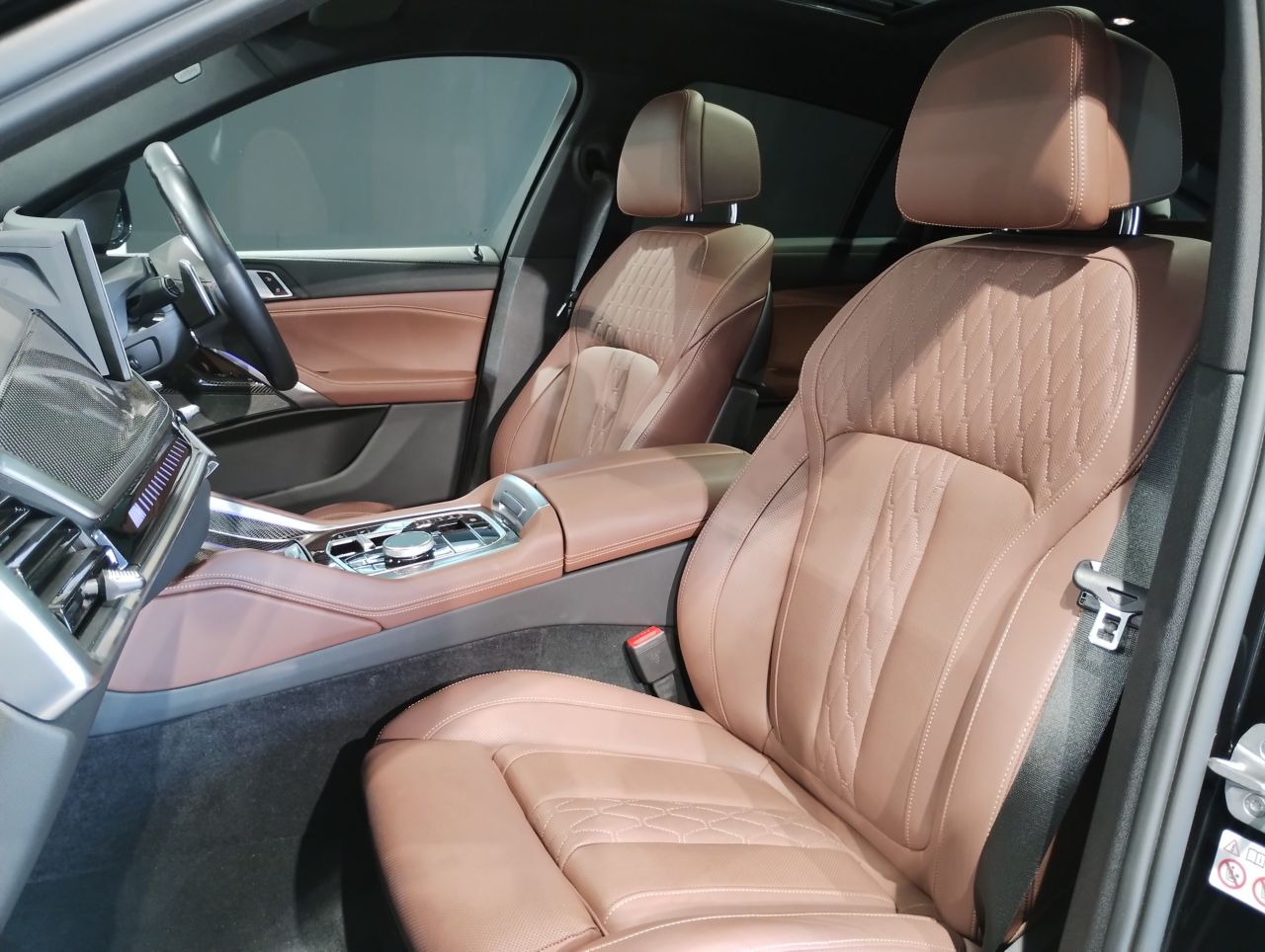 X6 M60i xDrive RHD