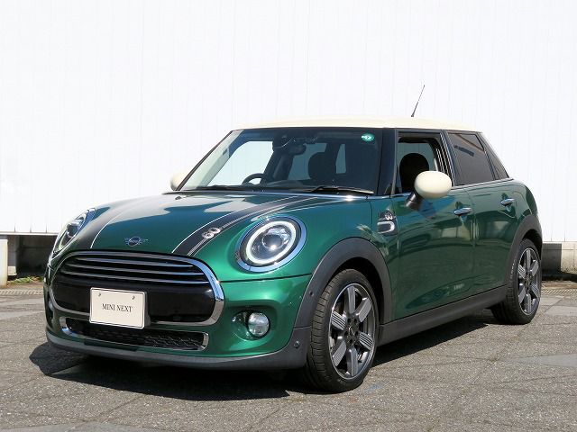 THE NEW MINI COOPER 5 DOOR.