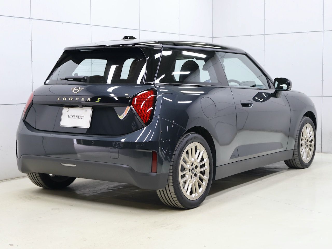 J01 MINI Cooper SE