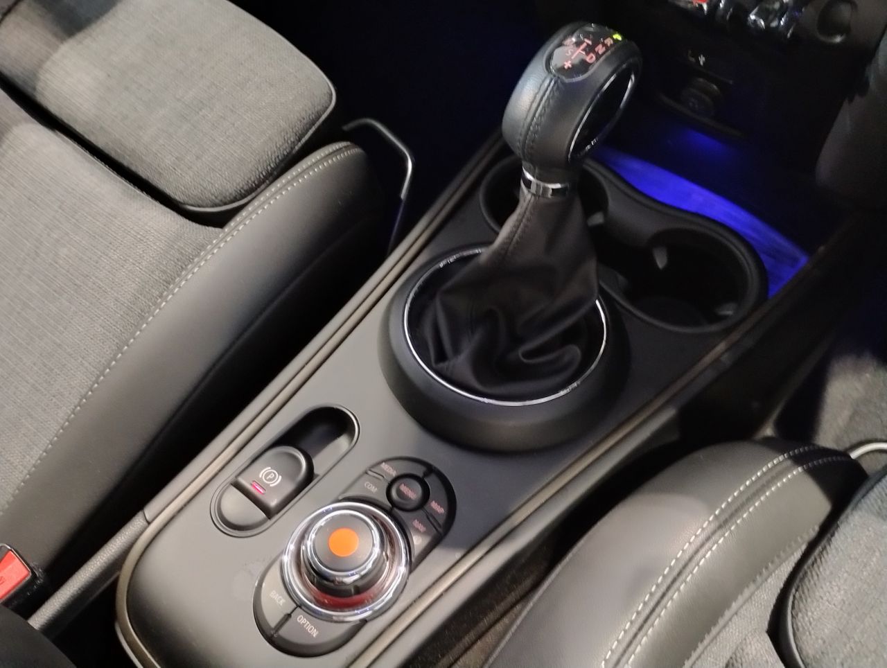 MINI CROSSOVER COOPER D