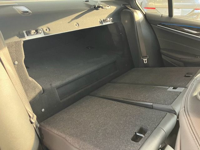 530e Sedan RHD