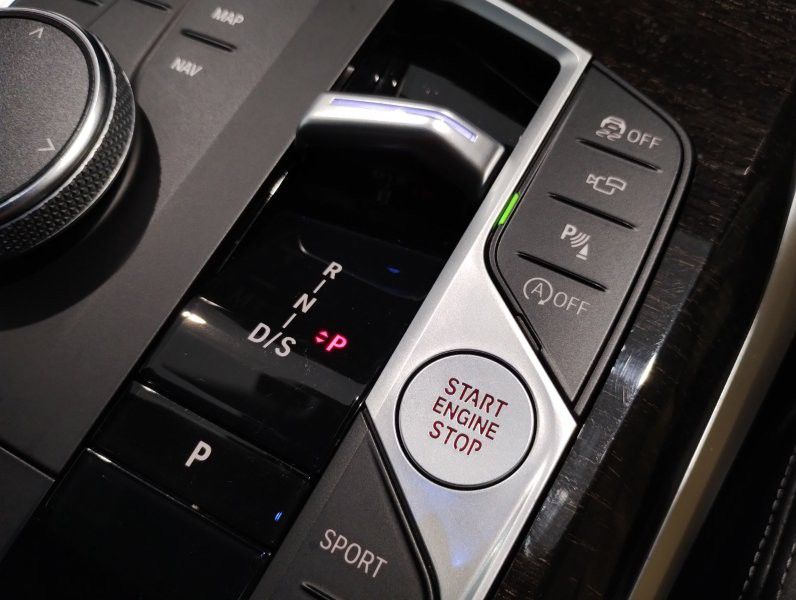 320d xDrive Berline RHD