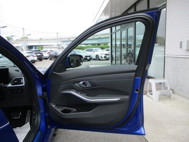 320d xDrive Berline RHD