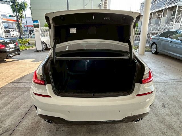 G20 320d xDrive RHD Saloon