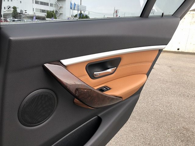 320D SEDAN RHD