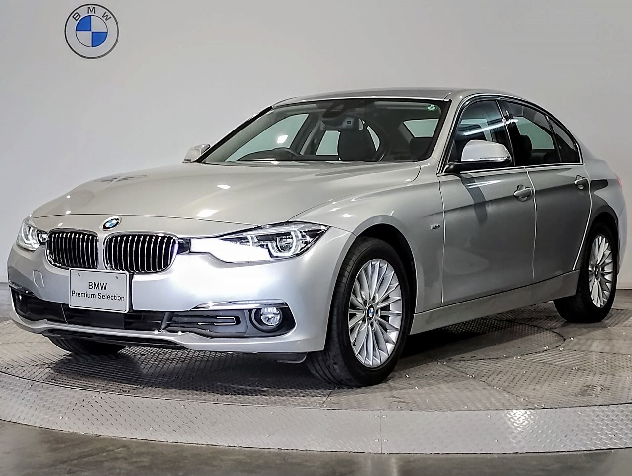 320i Luxury