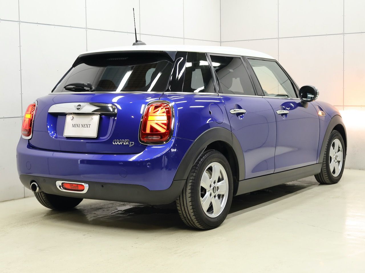 F55 COOPER D (AT)