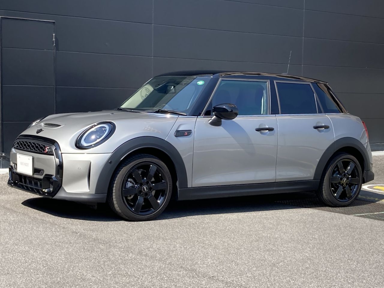 MINI COOPER S 5 DOOR.