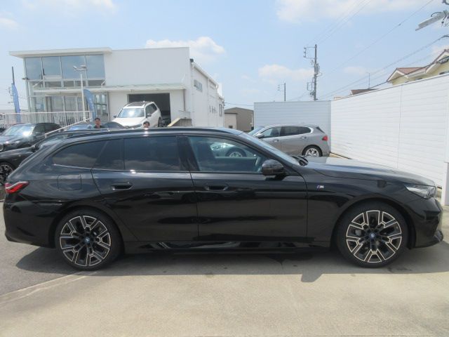 BMW i5 eDrive40 M Sport RHD