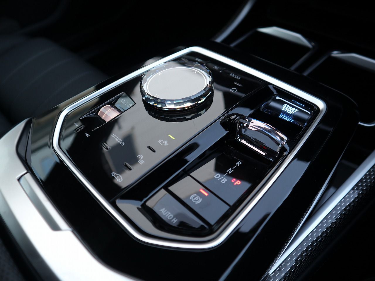 BMW i7 M70 xDrive Sedan RHD