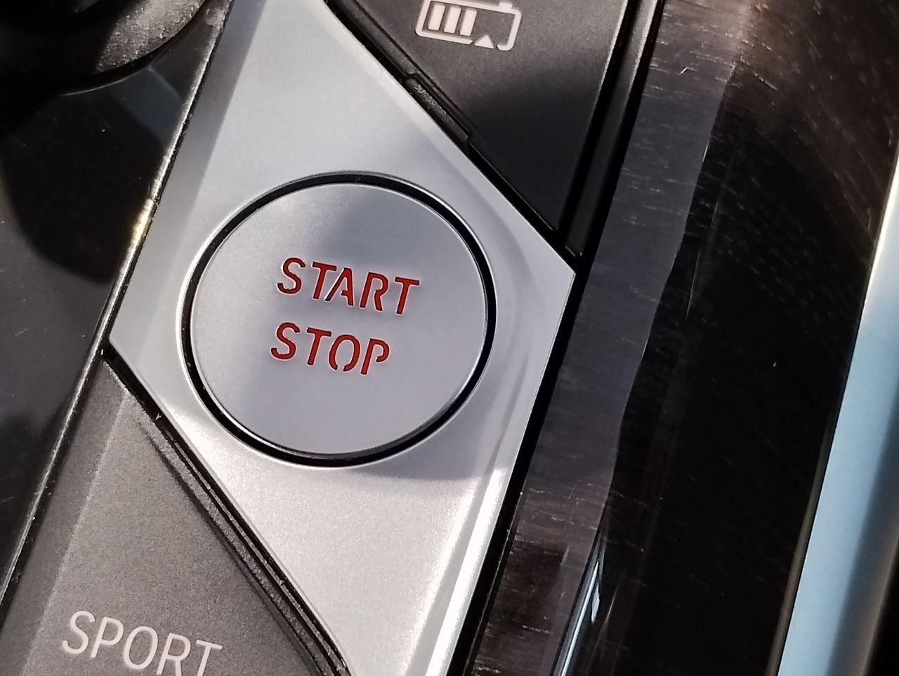 G20 330e Saloon RHD